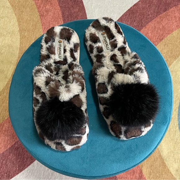 NWOT Malaku Slippers - Picture 4 of 8